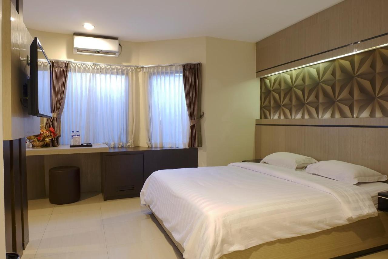 Alexander Hotel Tegal Tegal  Esterno foto